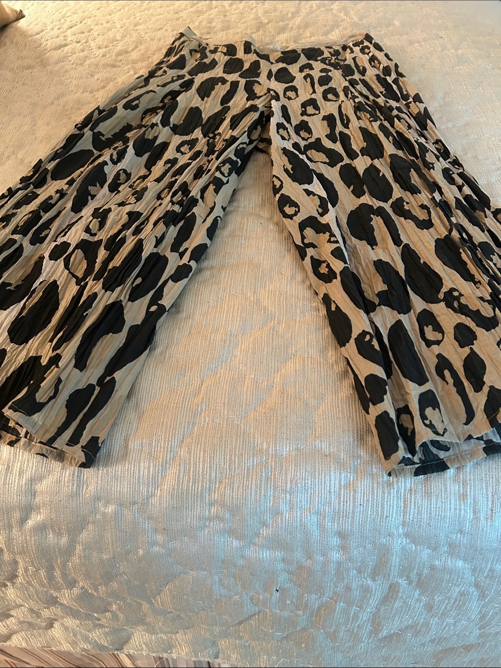 SPANNER Wide Leg Pleated Pants in Black and Tan Leopard Print